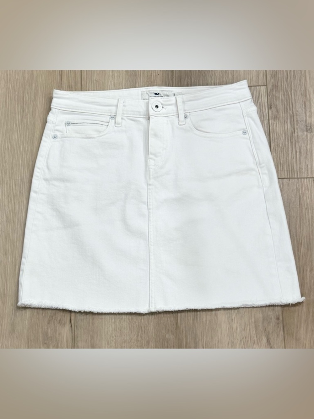 VINEYARD VINES Skirt White Denim Raw Hem Mini Skirt Women’s Size 2 Stretch